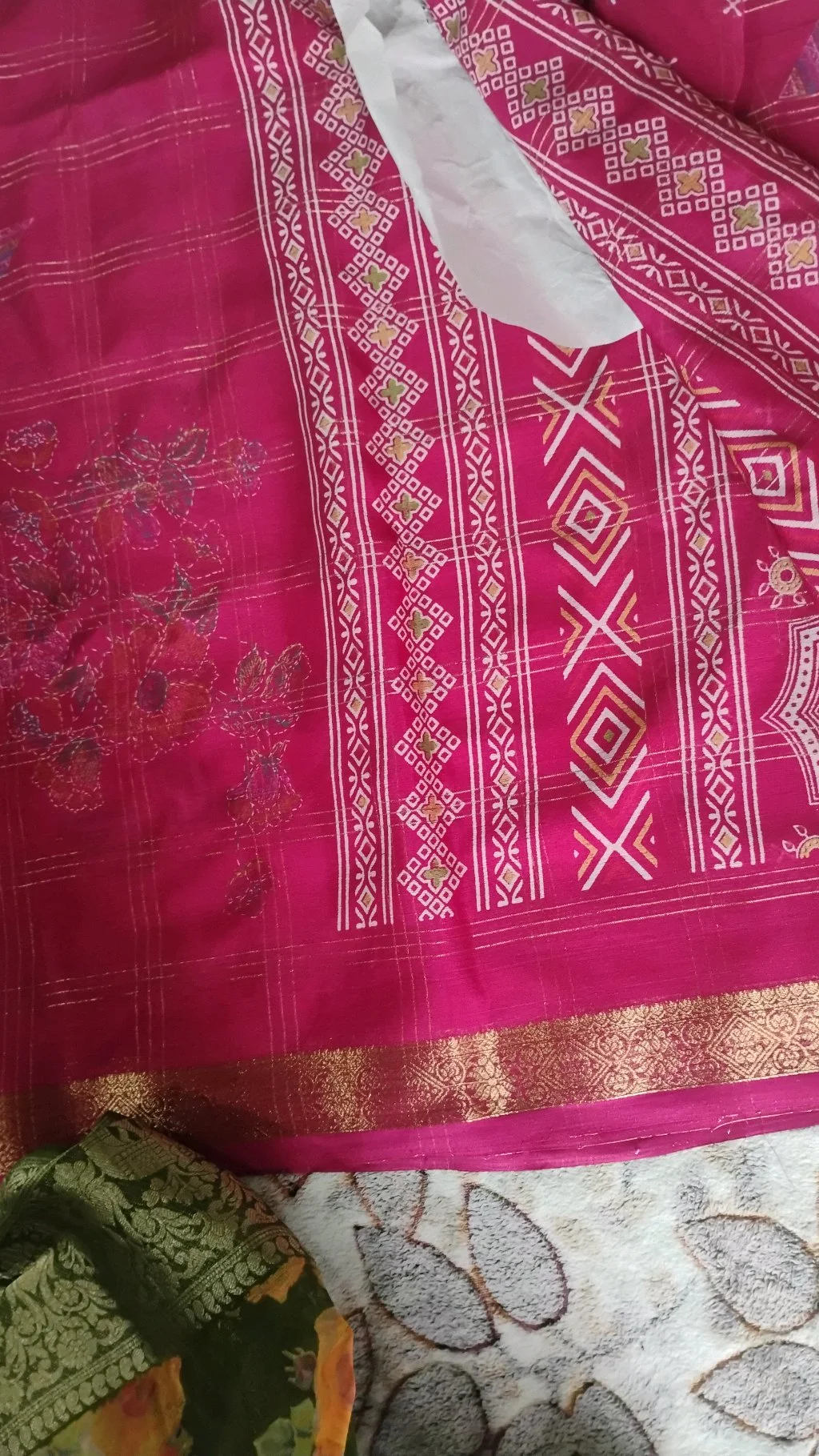 Pink Silk Blend Saree with Gold Checkered Pattern and Zari Border thumbnail 6