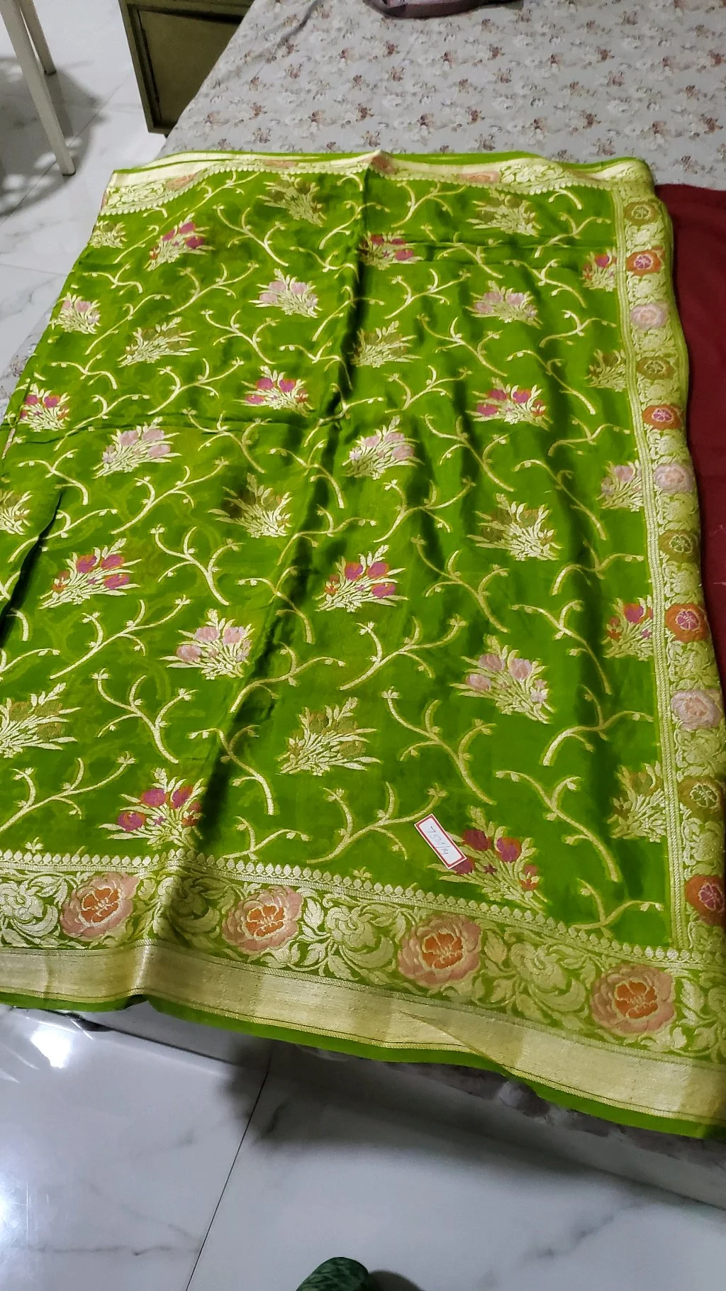 Green Pure Benarasi Chiffon Saree with Gold Zari Floral Weave and Rose Border thumbnail 3