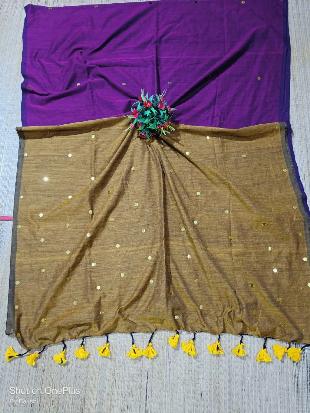 Two-Tone Saree with Golden Dots and Tassels thumbnail 5