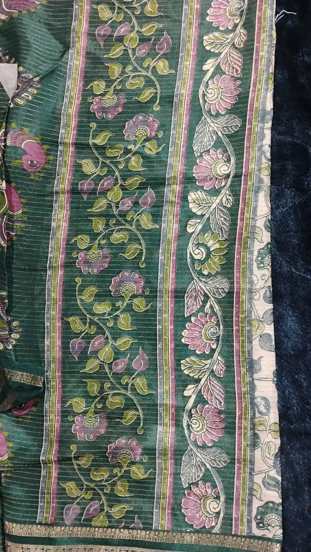 Cream Floral Print Silk Blend Saree with Green Zari Border thumbnail 4