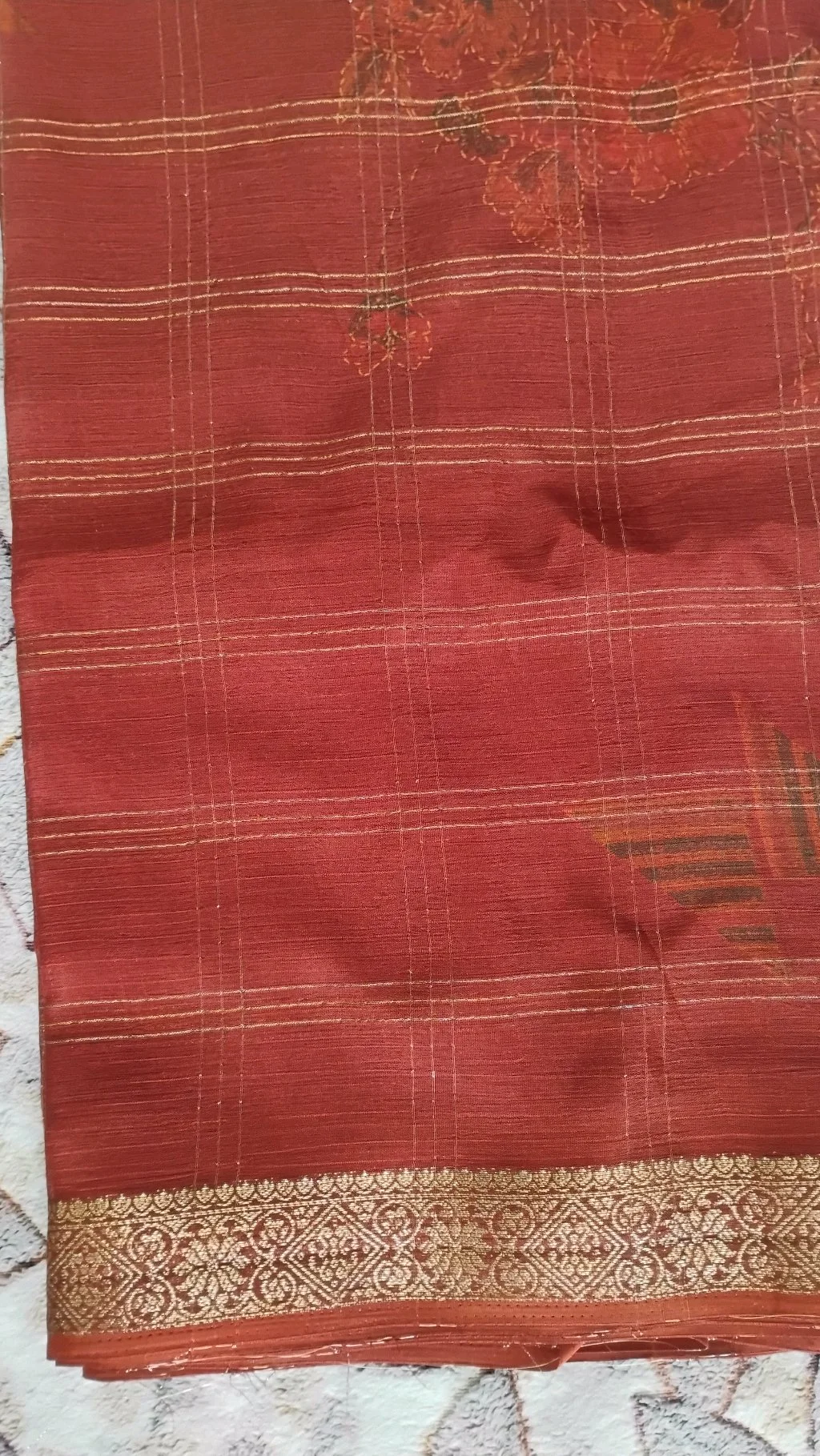 Red Silk Blend Saree with Gold Checkered Pattern thumbnail 3