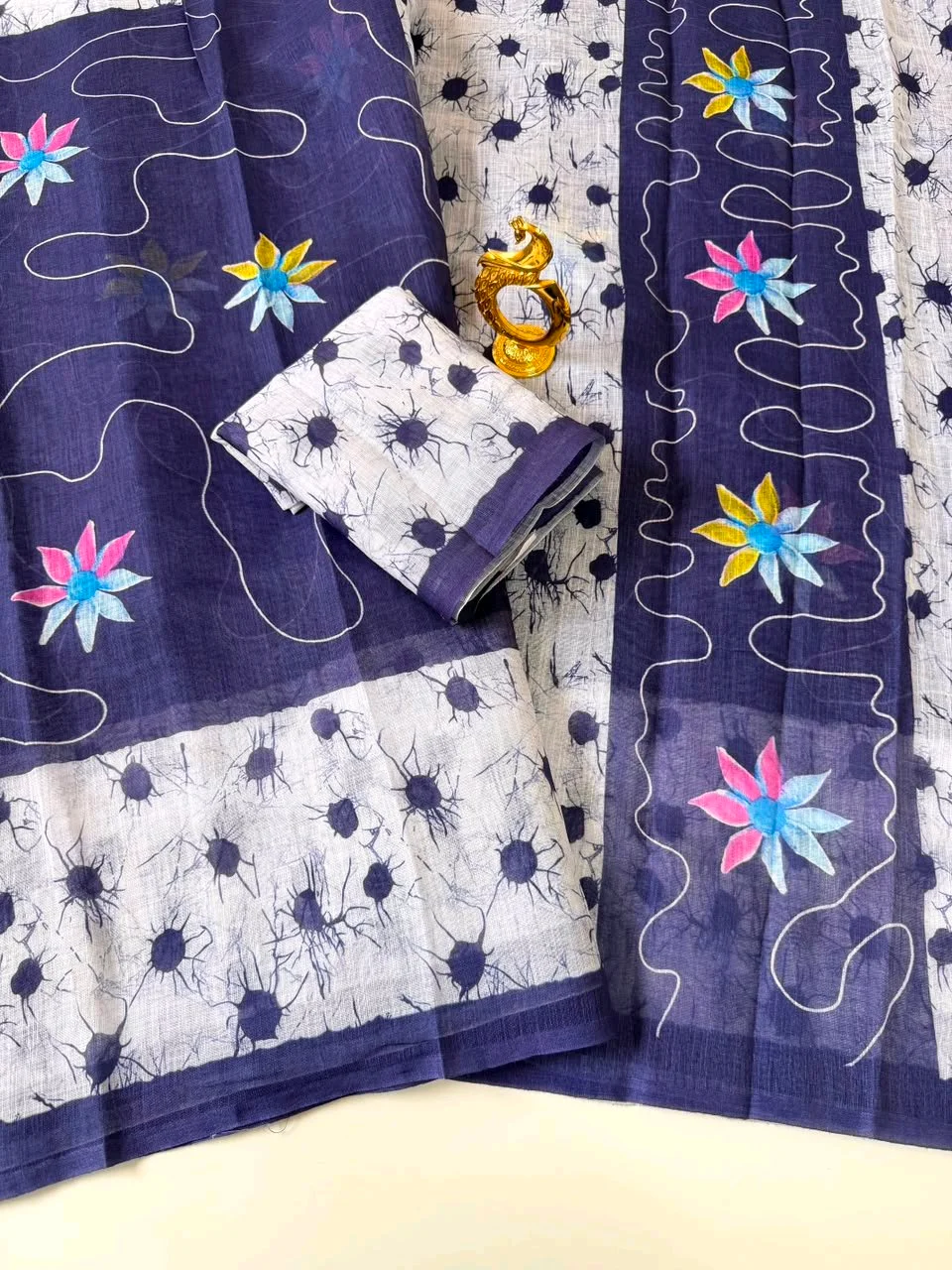 Mul Cotton Saree with Batik Print and Blouse Piece thumbnail 9
