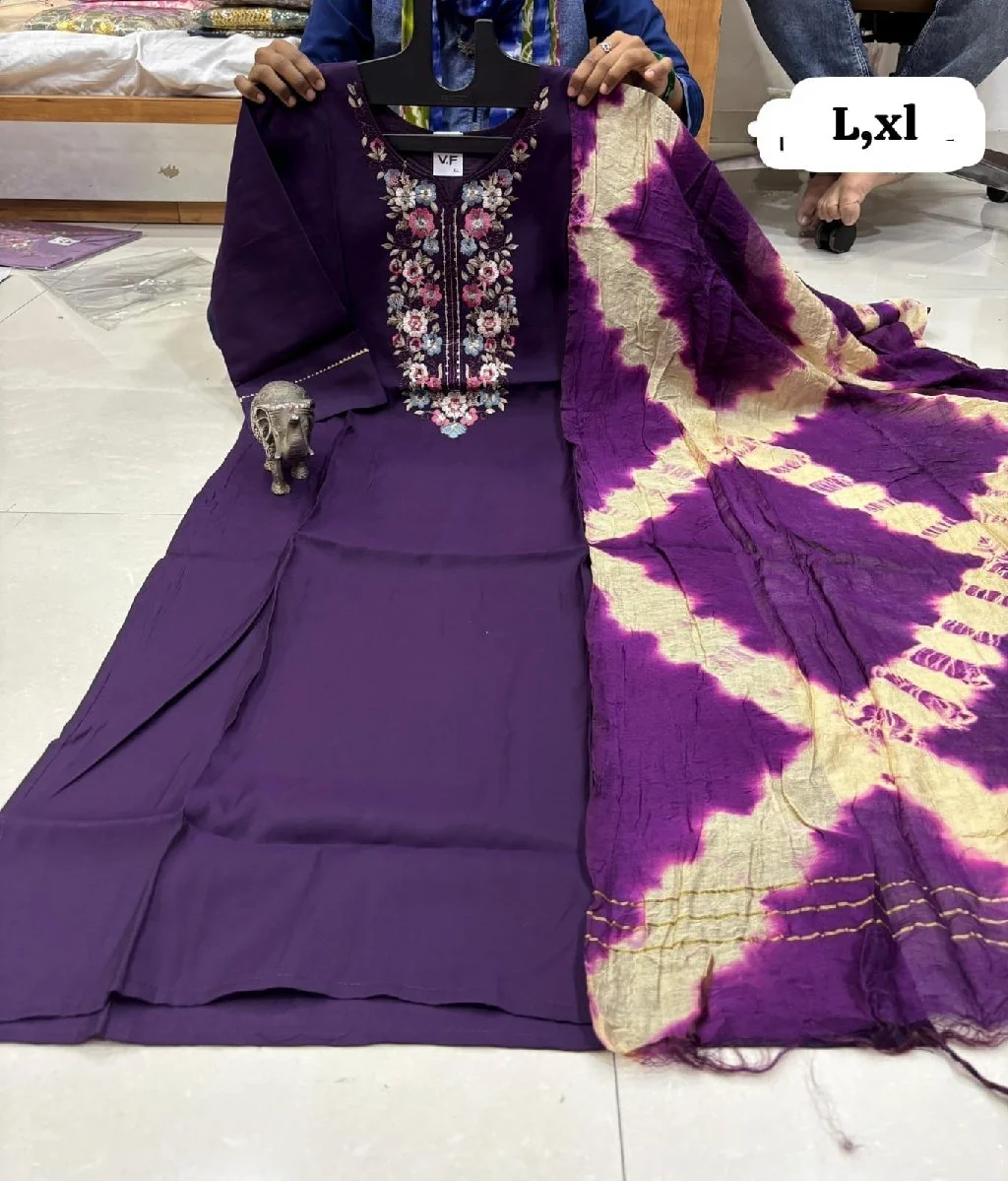 Embroidered Kurta Set with Floral Dupatta 2