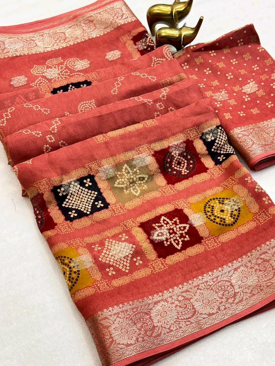 Bandhani Saree with Zari Border and Patchwork thumbnail 5