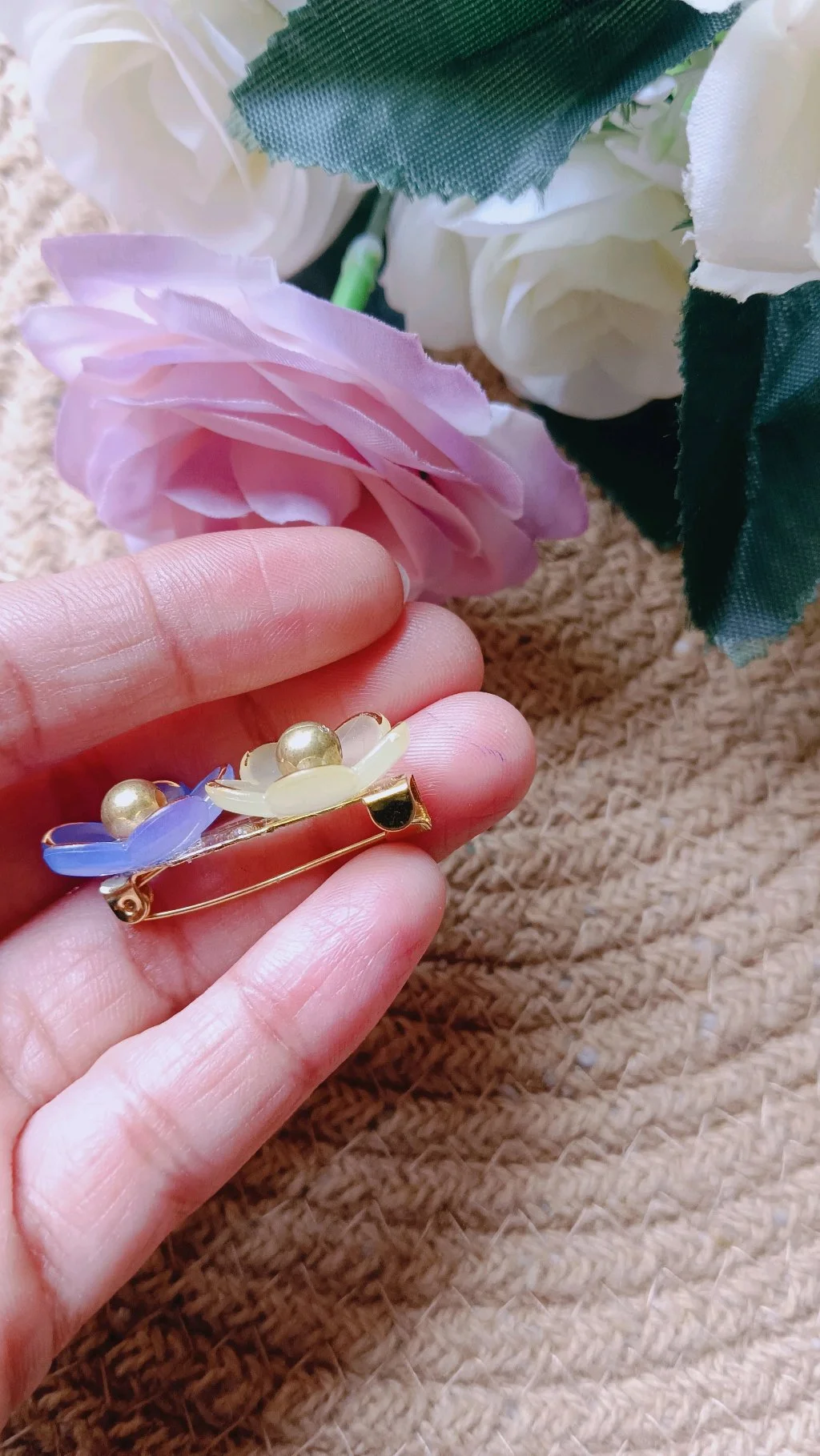 Translucent Floral Saree Pin Brooch thumbnail 2