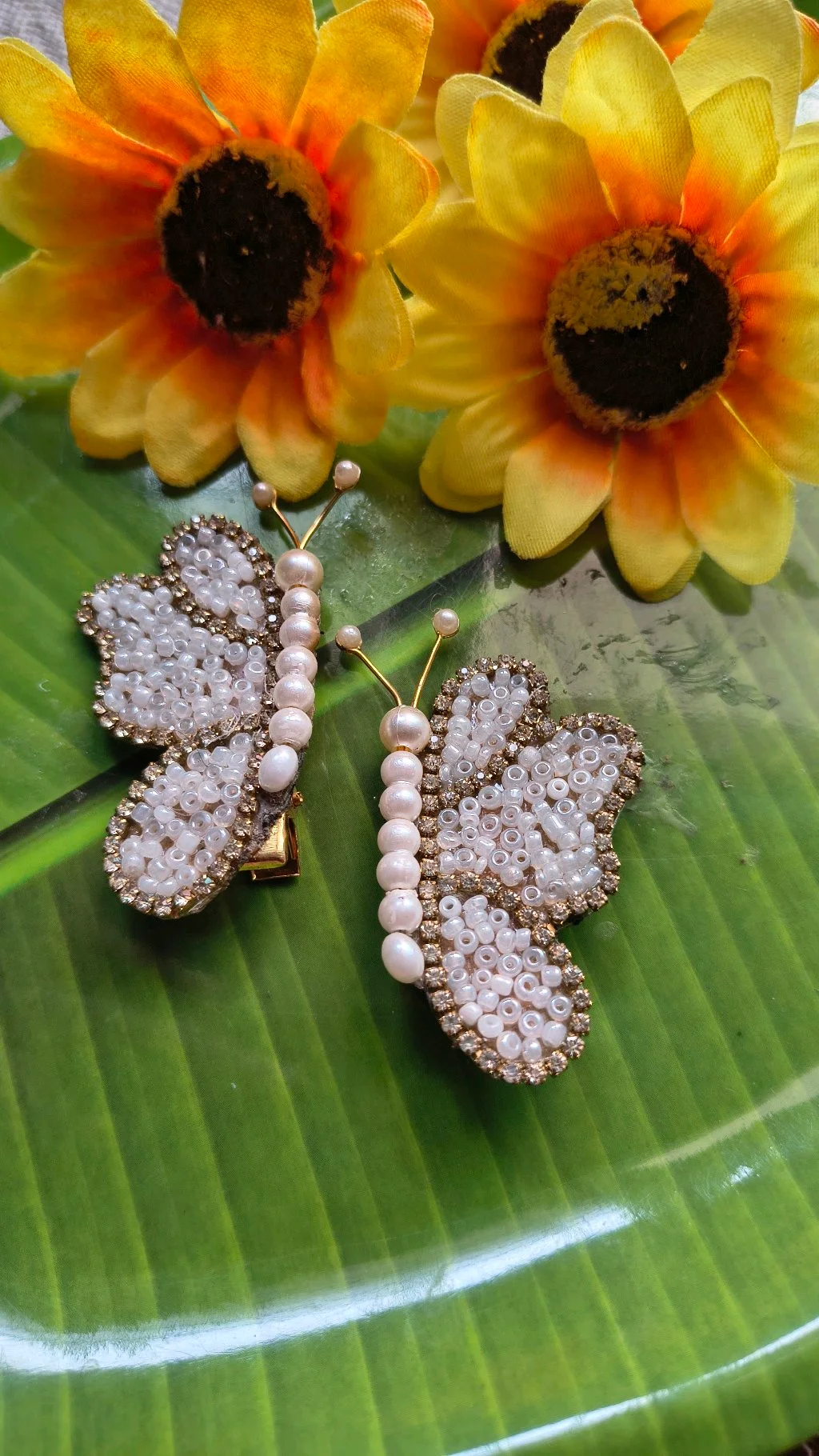 White Pearl Beaded Butterfly Hair Clips Set thumbnail 2