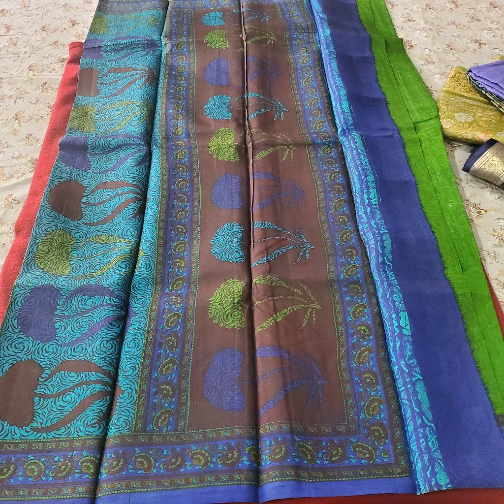 Green Textured 120 Count  Pure SilkSaree with Blue Paisley Border 3