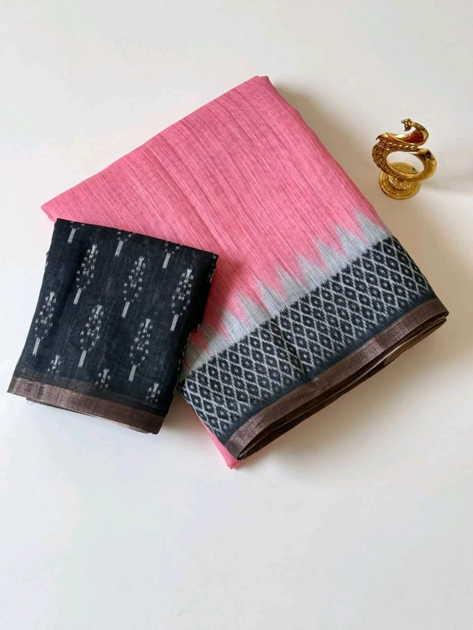 Lenin Ikat Cotton Saree with Traditional Border thumbnail 8