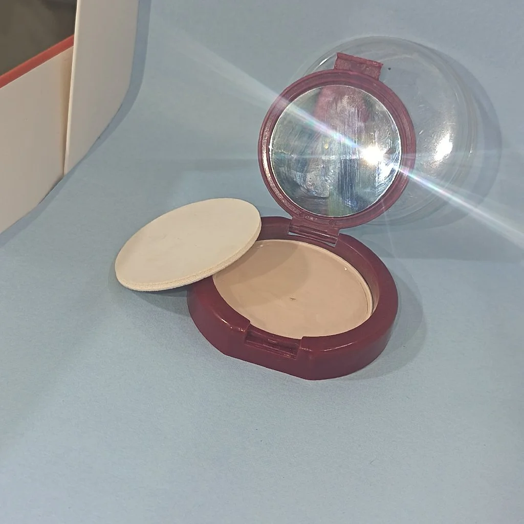 Dazller Classique Compact Powder, 8016 cream-light skin tones shade 2