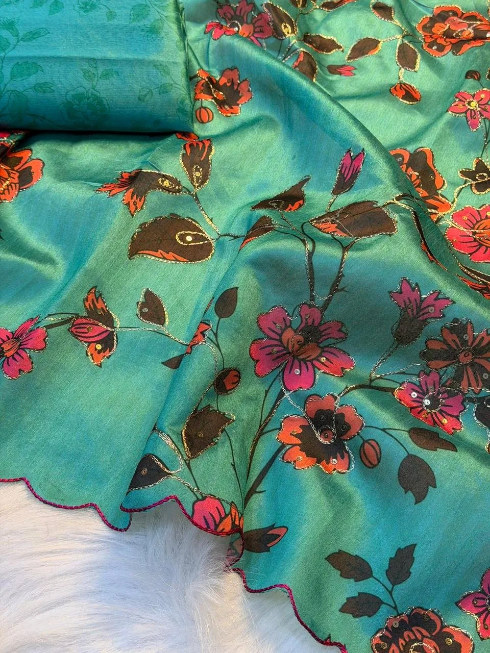 Tussar  Floral Print Saree with Scalloped Border 8
