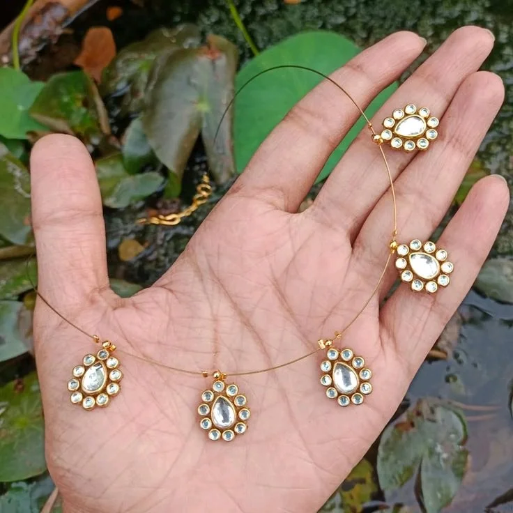 Gold Toned Invisible Chain with Kundan Pendants