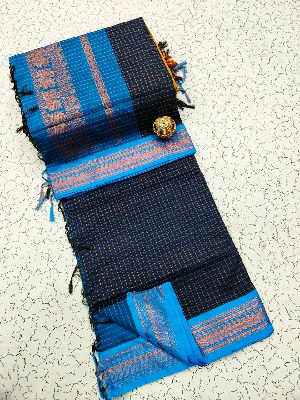 Kalyani Checkered Cotton Saree with Dark Green Zari Border thumbnail 5