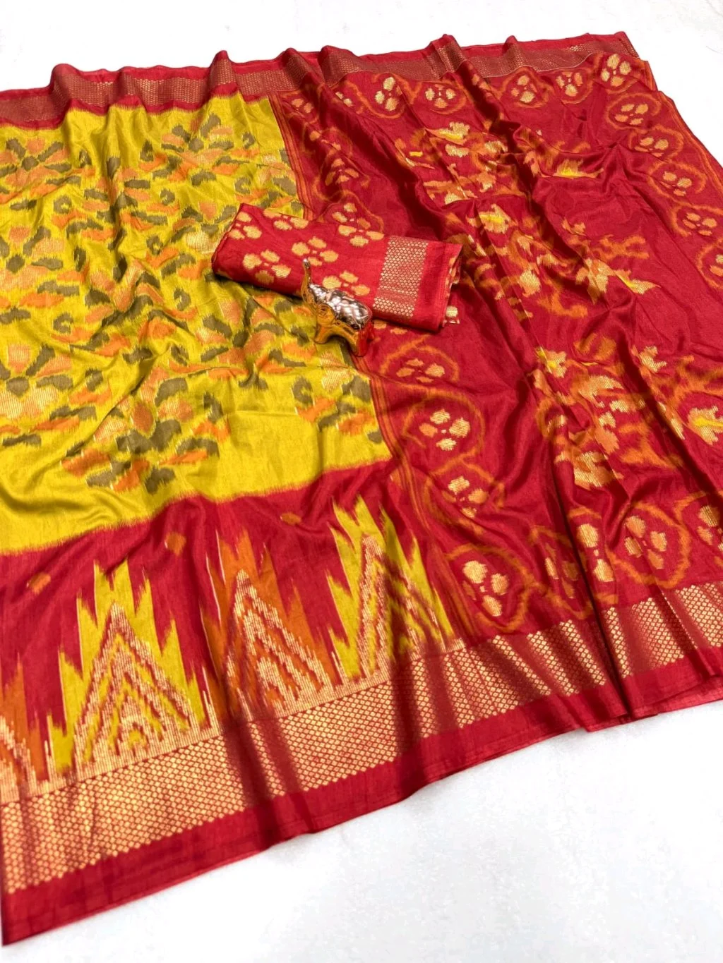 Crepe Silk Ikat Saree with Zari Border and Blouse thumbnail 10