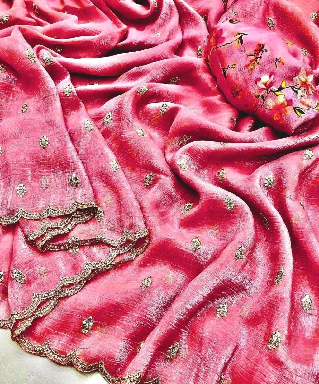 Georgette Crush Silk Saree with Gold Zari Embroidery and Floral Pallu thumbnail 5