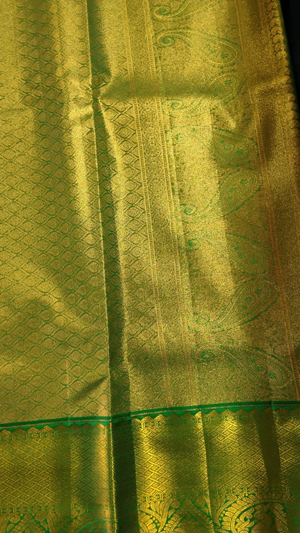 Dharmavaram Resham Pattu Cream Saree with Green and Gold Zari Border thumbnail 5