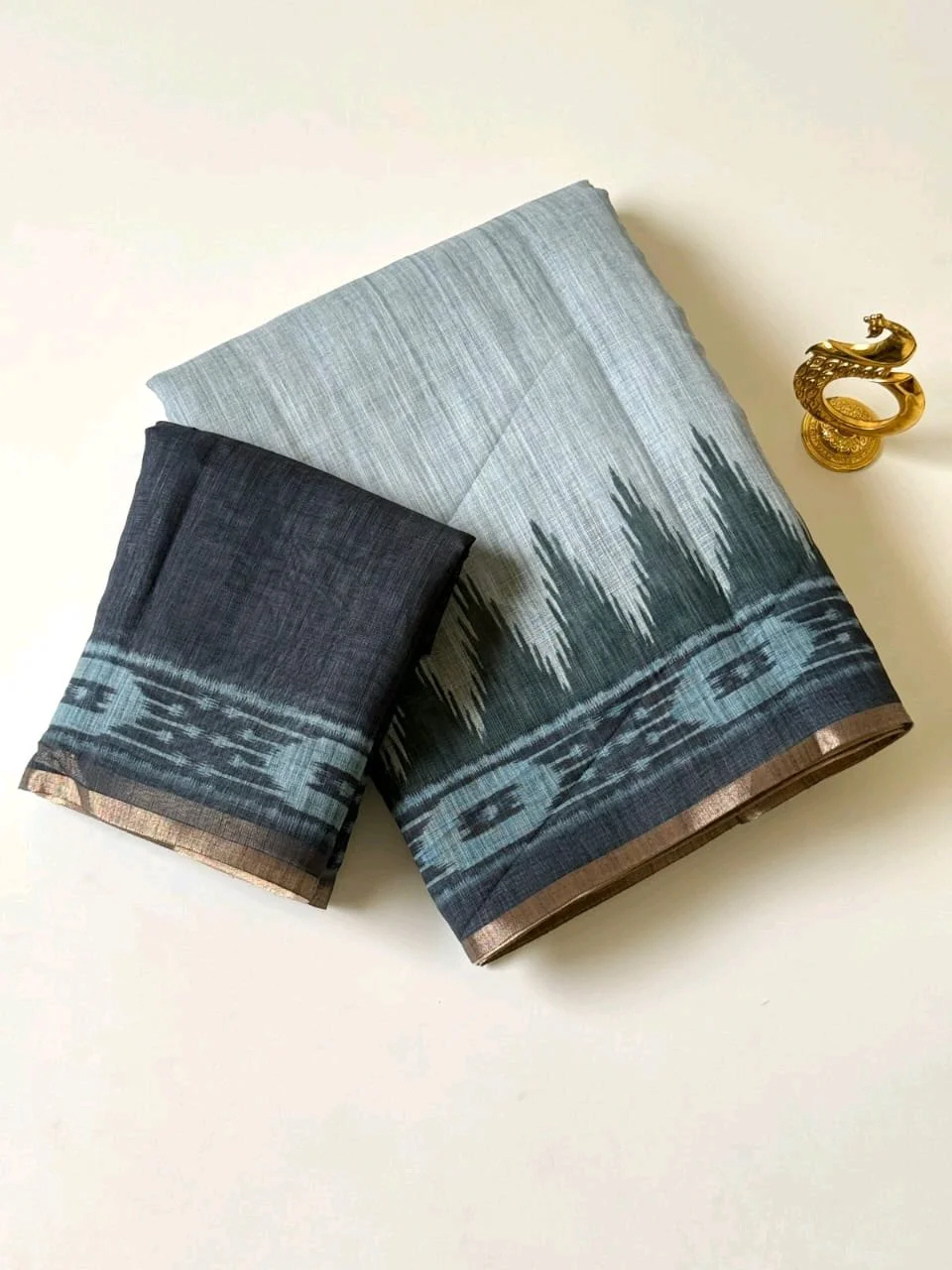 Lenin Ikat Cotton Saree with Traditional Border thumbnail 6