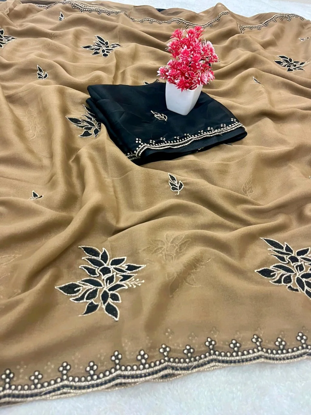 Dusty Rose Georgette Saree with Floral Embroidery and Pearl Border 8