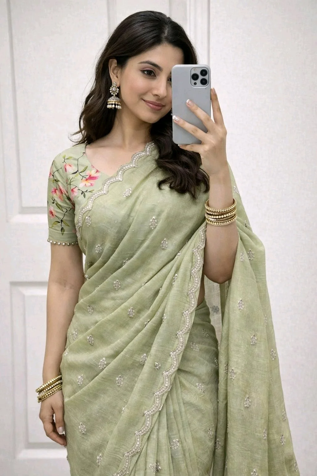 Georgette Crush Silk Saree with Gold Zari Embroidery and Floral Pallu thumbnail 7