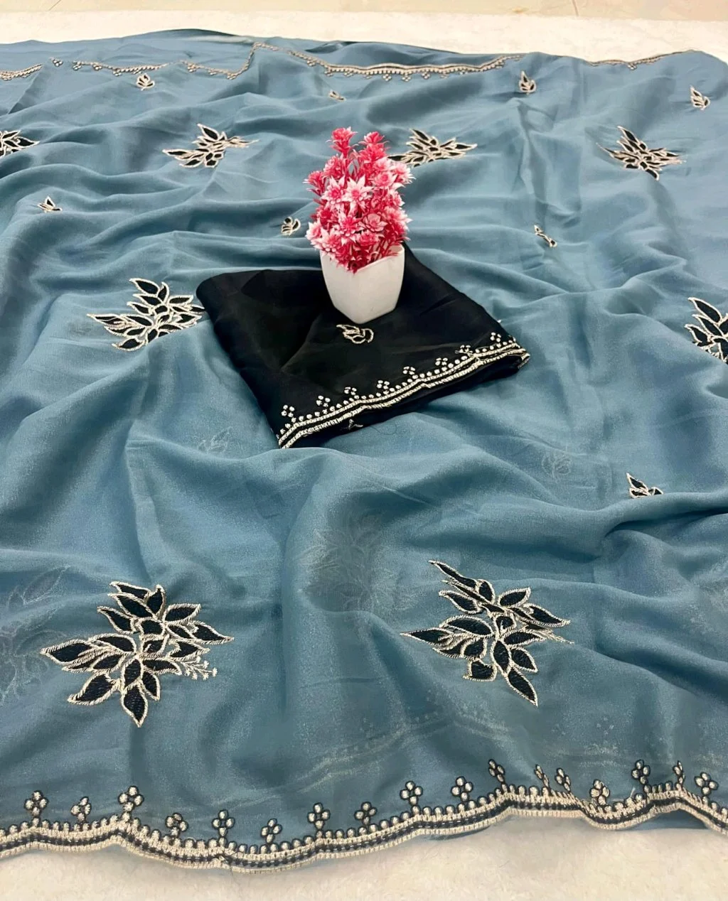 Dusty Rose Georgette Saree with Floral Embroidery and Pearl Border 7
