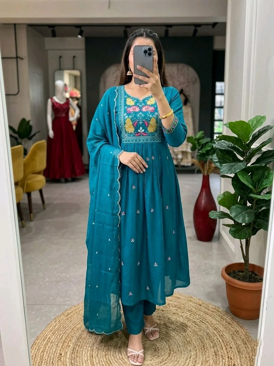 Sift Mul Chendari Suit Set with Dupatta 2