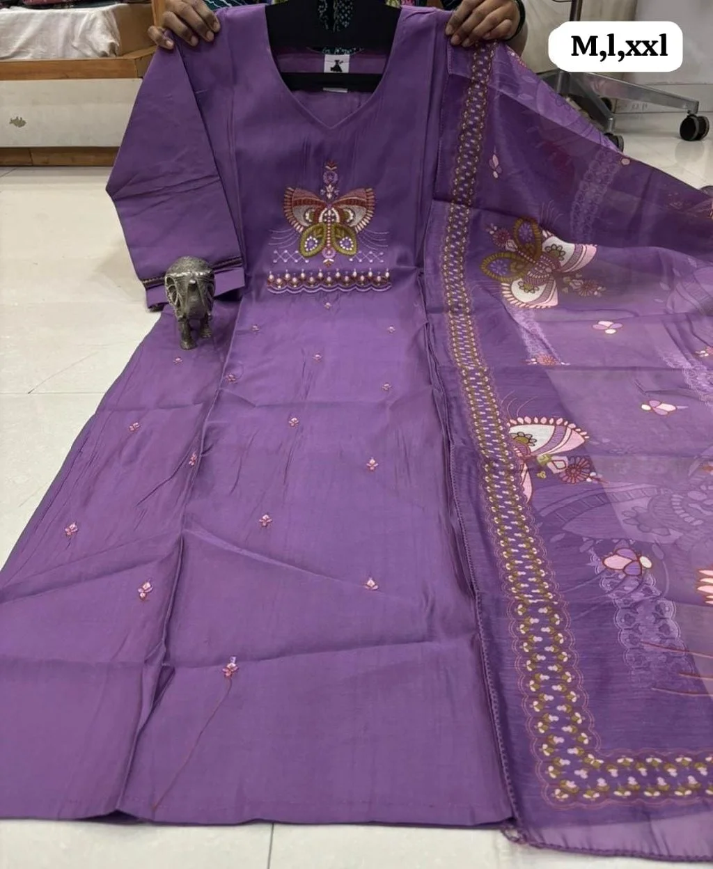 Kurta with Printed Dupatta thumbnail 3