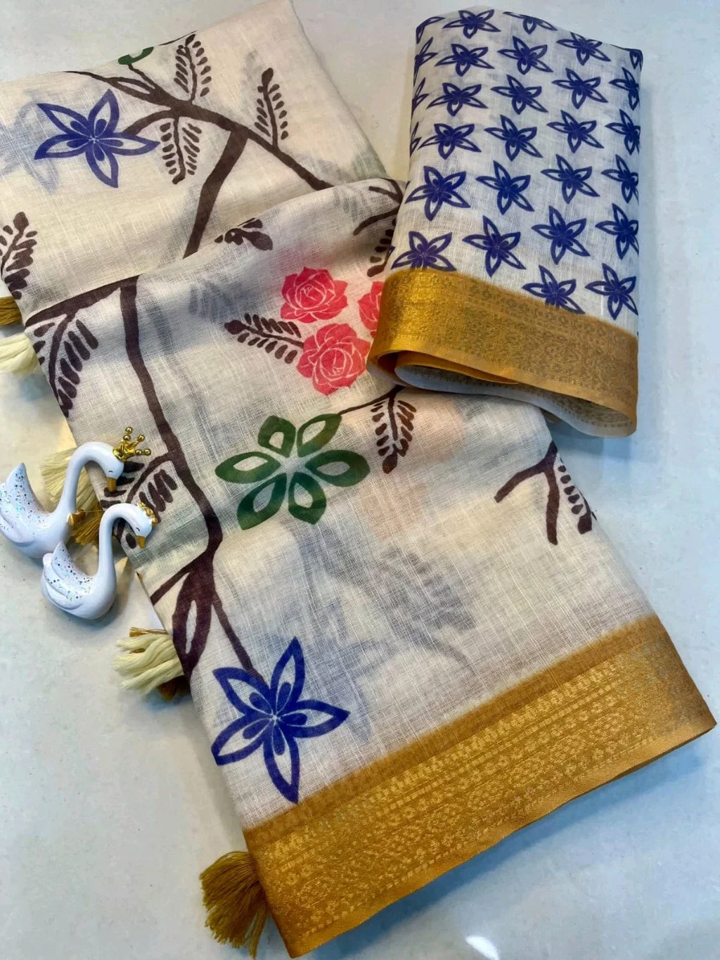 Floral Print Cotton Blend Saree with Tassels 8