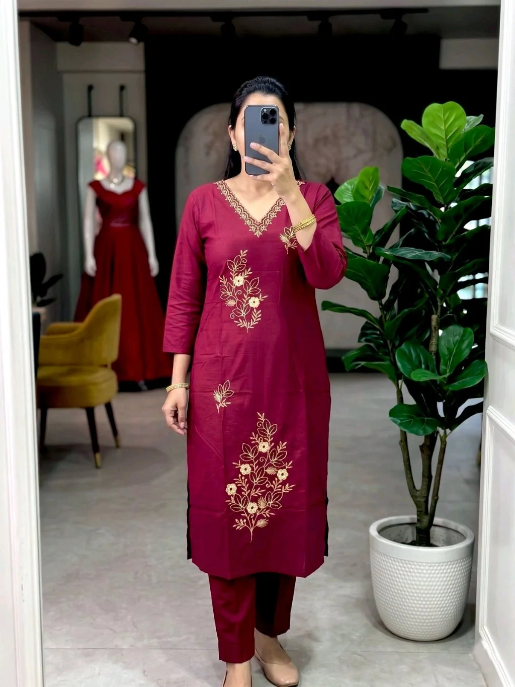 Cotton Kurta Set with Golden Circle Embroidery thumbnail 6