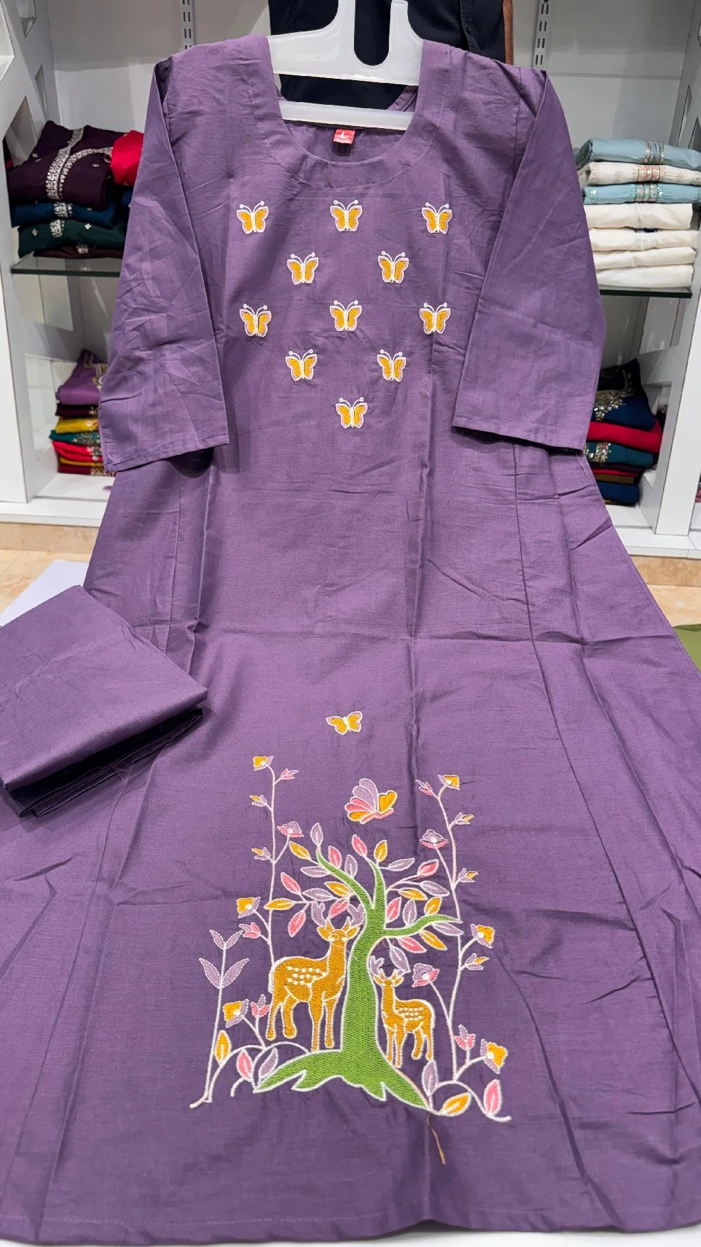 Dabbu Cotton Embroidered Floral Kurta Set thumbnail 2