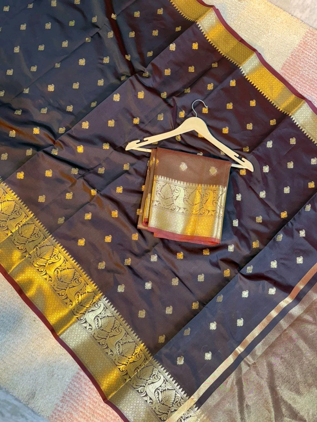 Semi Katan Soft Silk Banarasi Saree thumbnail 4