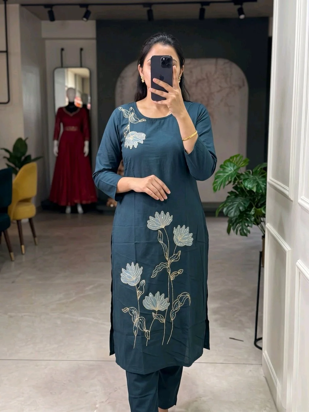 Cotton Kurta Set with Golden Circle Embroidery thumbnail 7