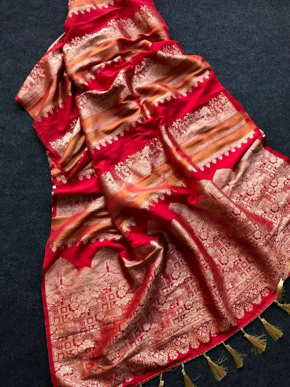 Khadi Crepe Silk Saree thumbnail 9
