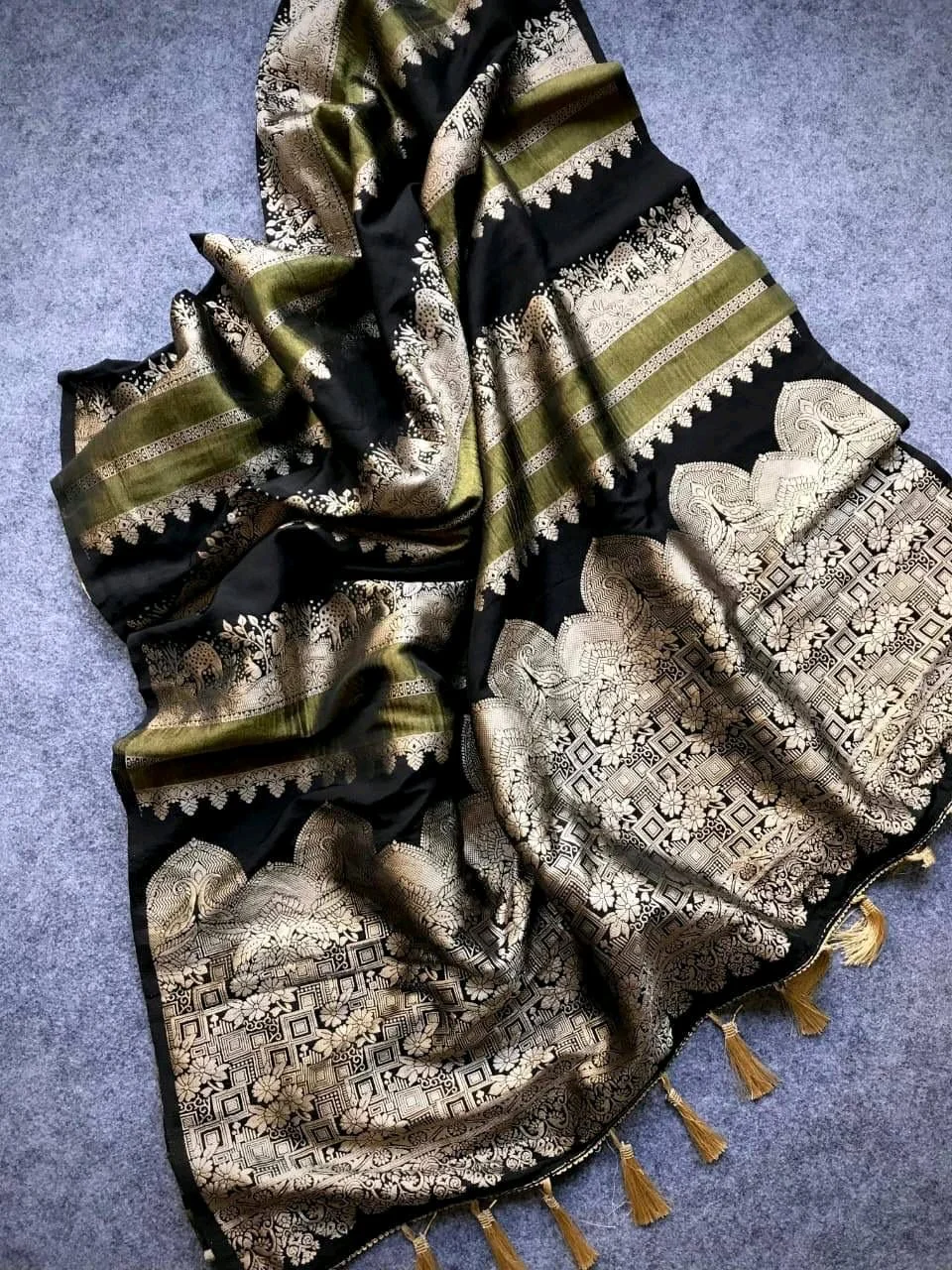 Khadi Crepe Silk Saree thumbnail 6