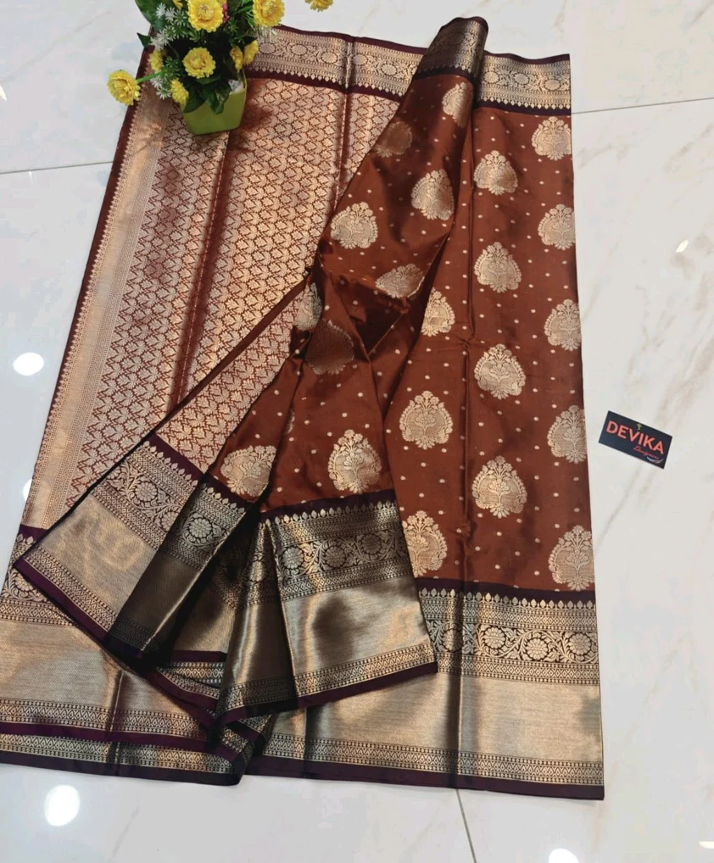 Kanjivaram Soft Pattu Saree with Green Gold Zari Border 7