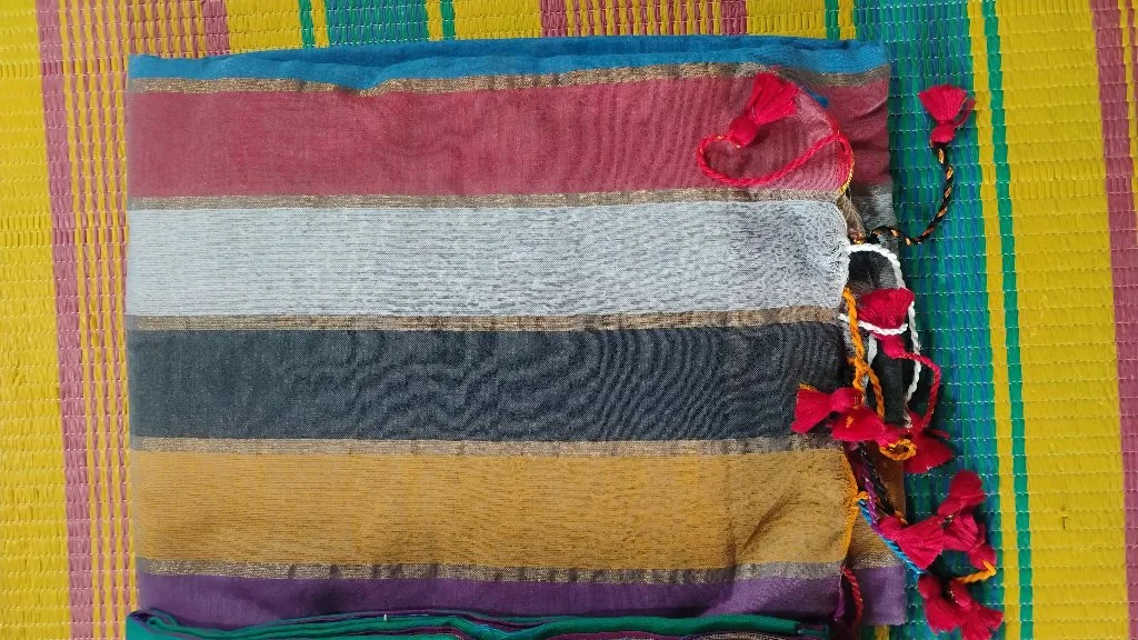 Malti colour kadhi cotton sarees,
Which is very comfortable and light weight super quality sarees 3