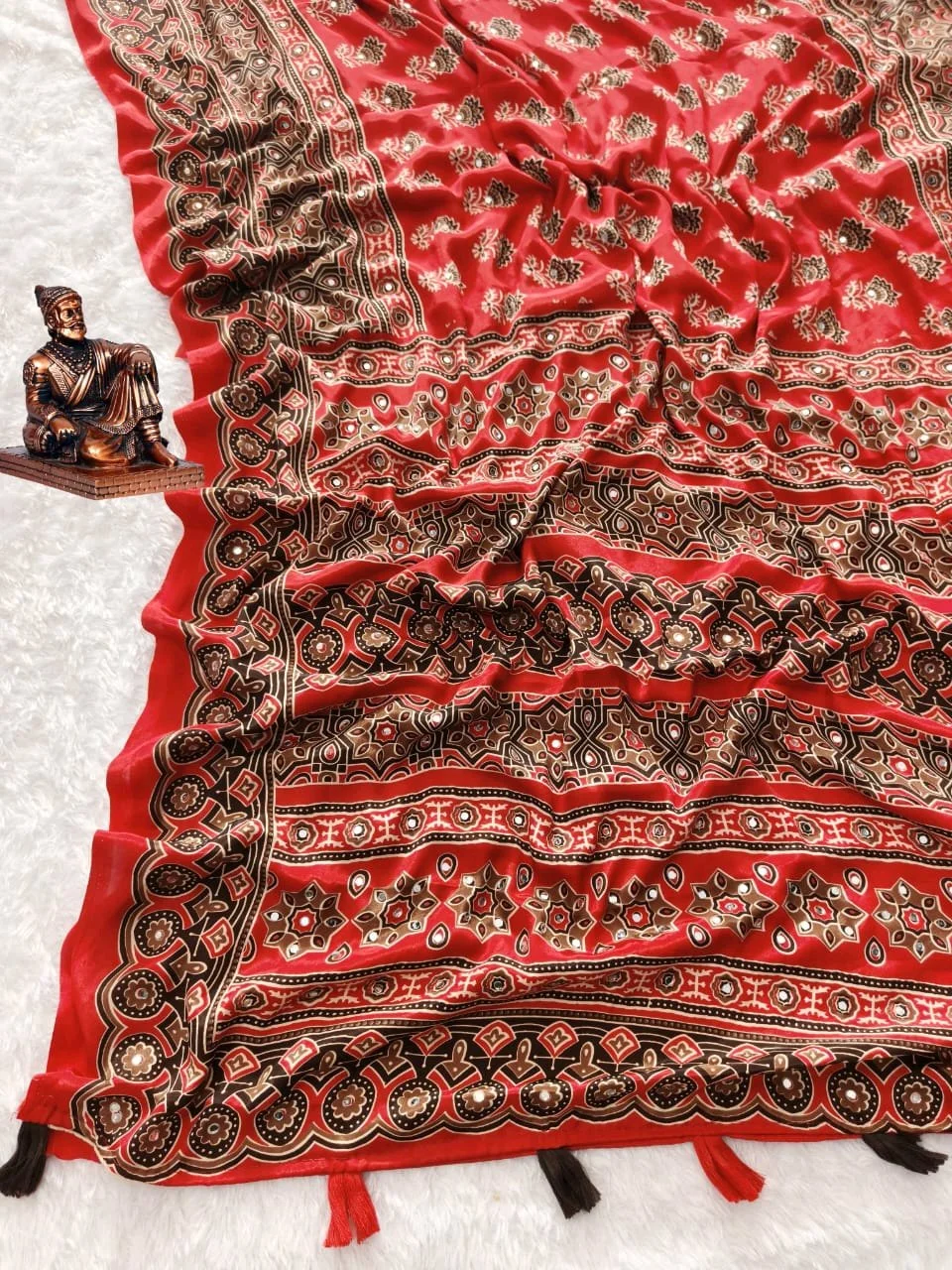 Kasturi Crrpe Sarees thumbnail 2