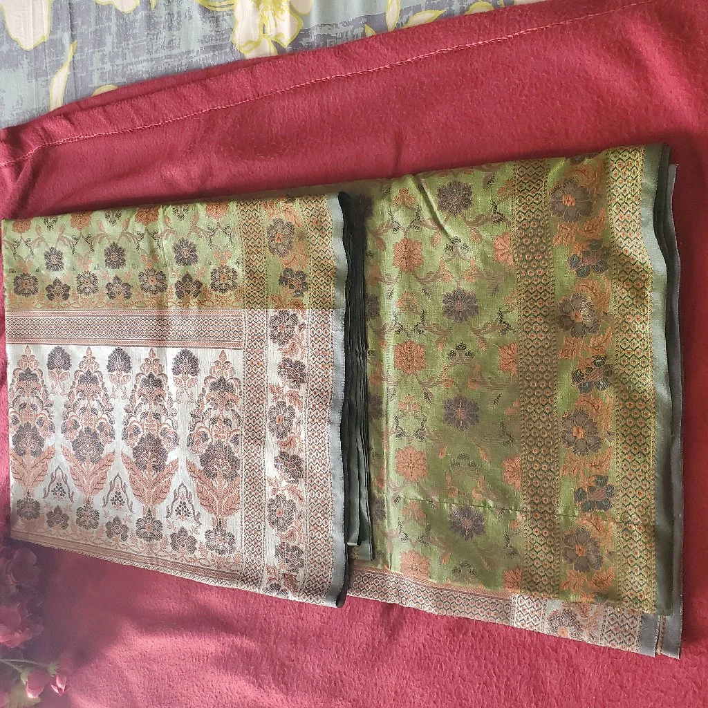 Green Silk Blend Saree with Floral Zari Weave 3