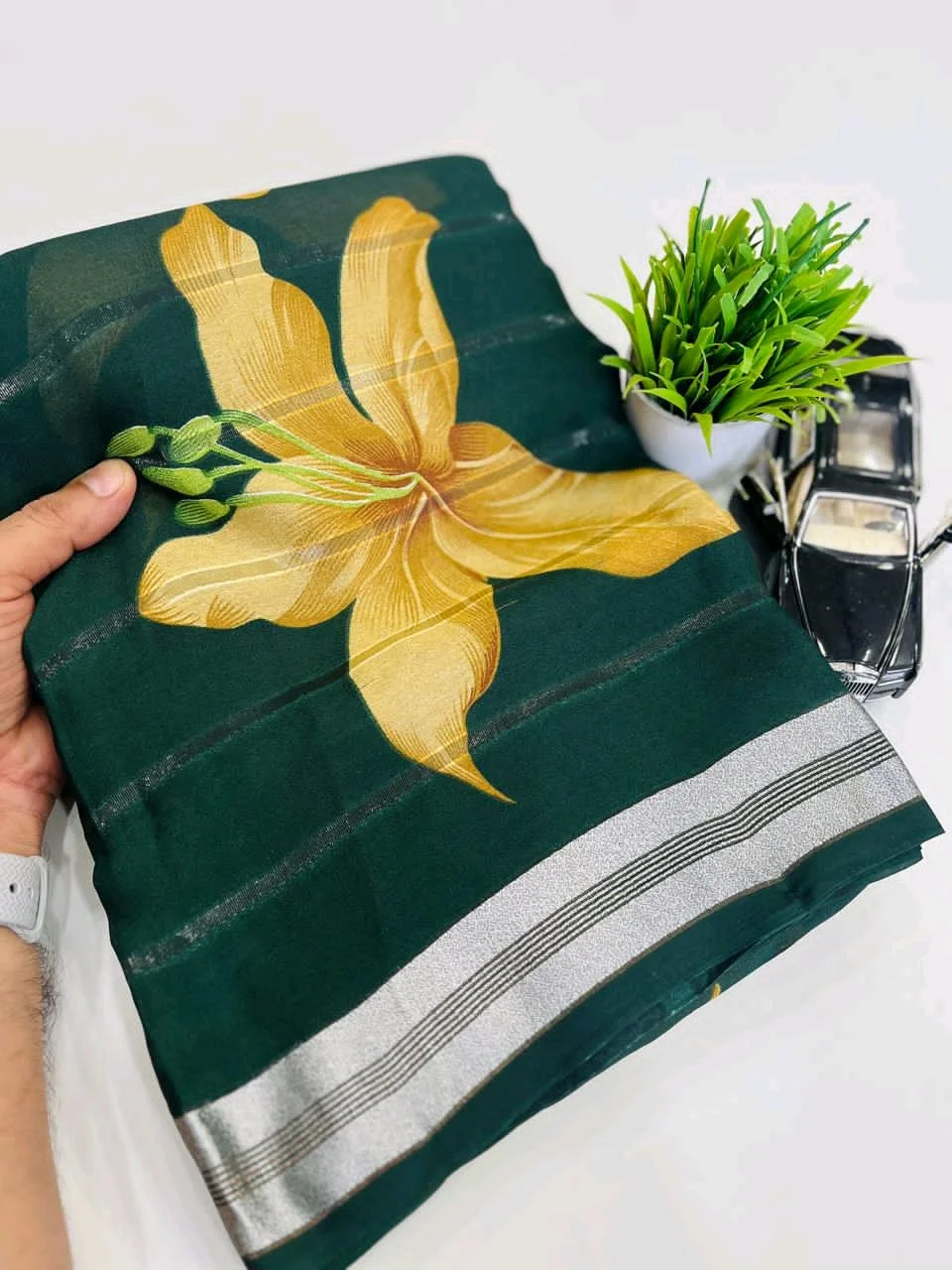Heavy Georgette Saree thumbnail 5