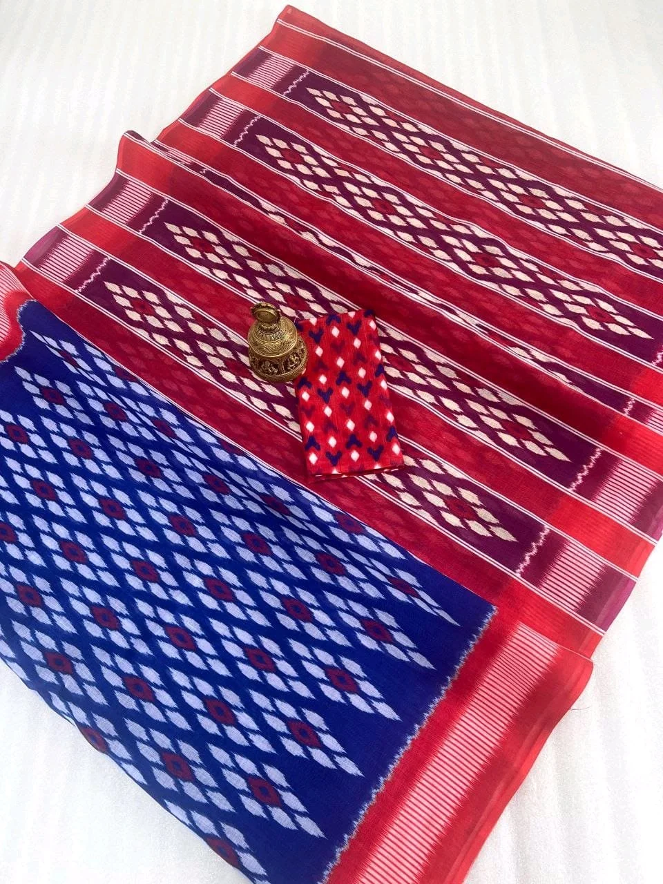 Vibrant Ikat Print Cotton Blend Sarees thumbnail 6