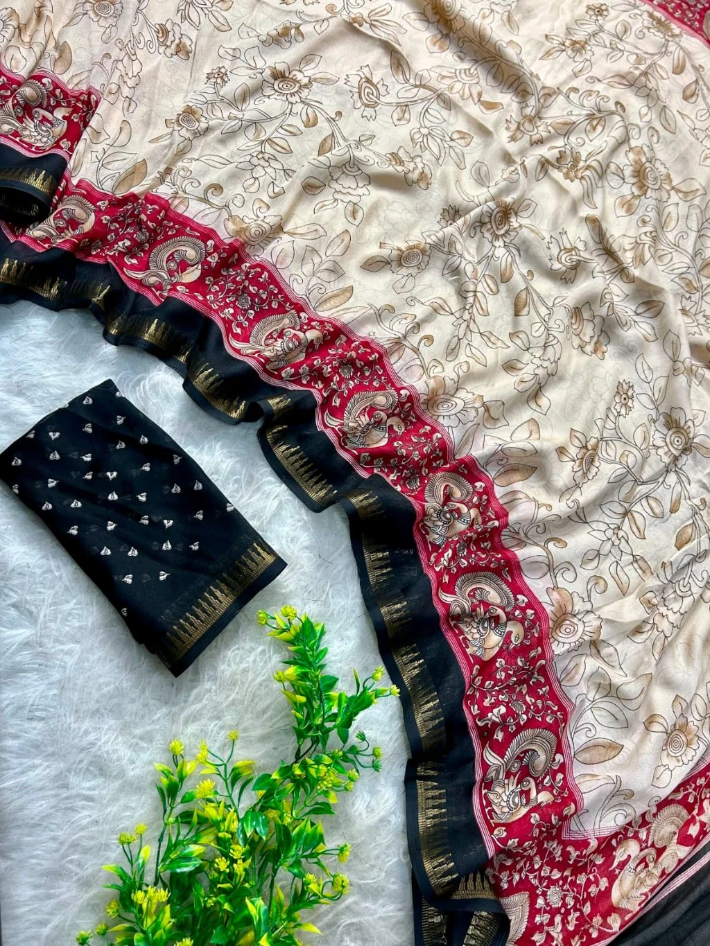 Cream Kalamkari Print Saree with Red Border thumbnail 3