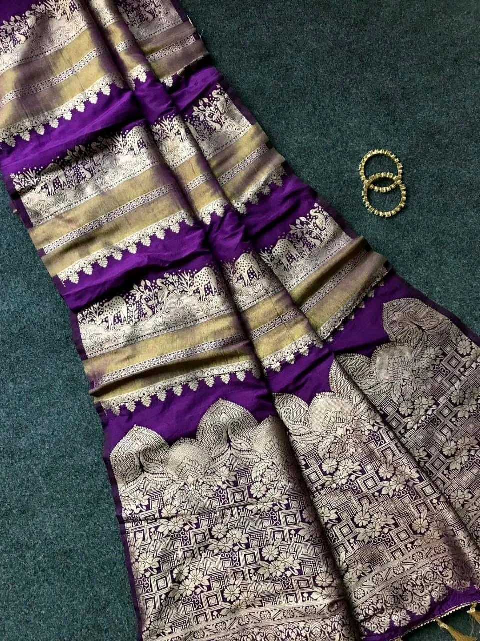 Khadi Crepe Silk Saree thumbnail 5
