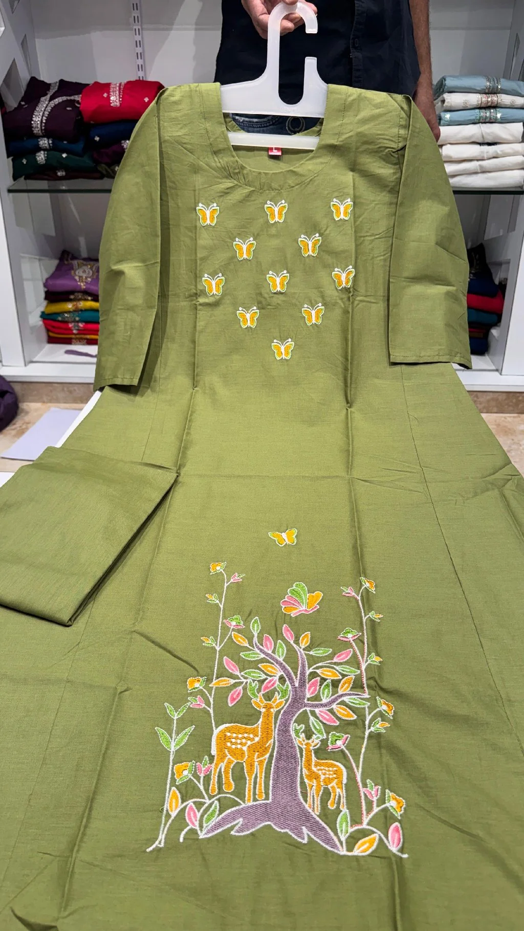 Dabbu Cotton Embroidered Floral Kurta Set thumbnail 4