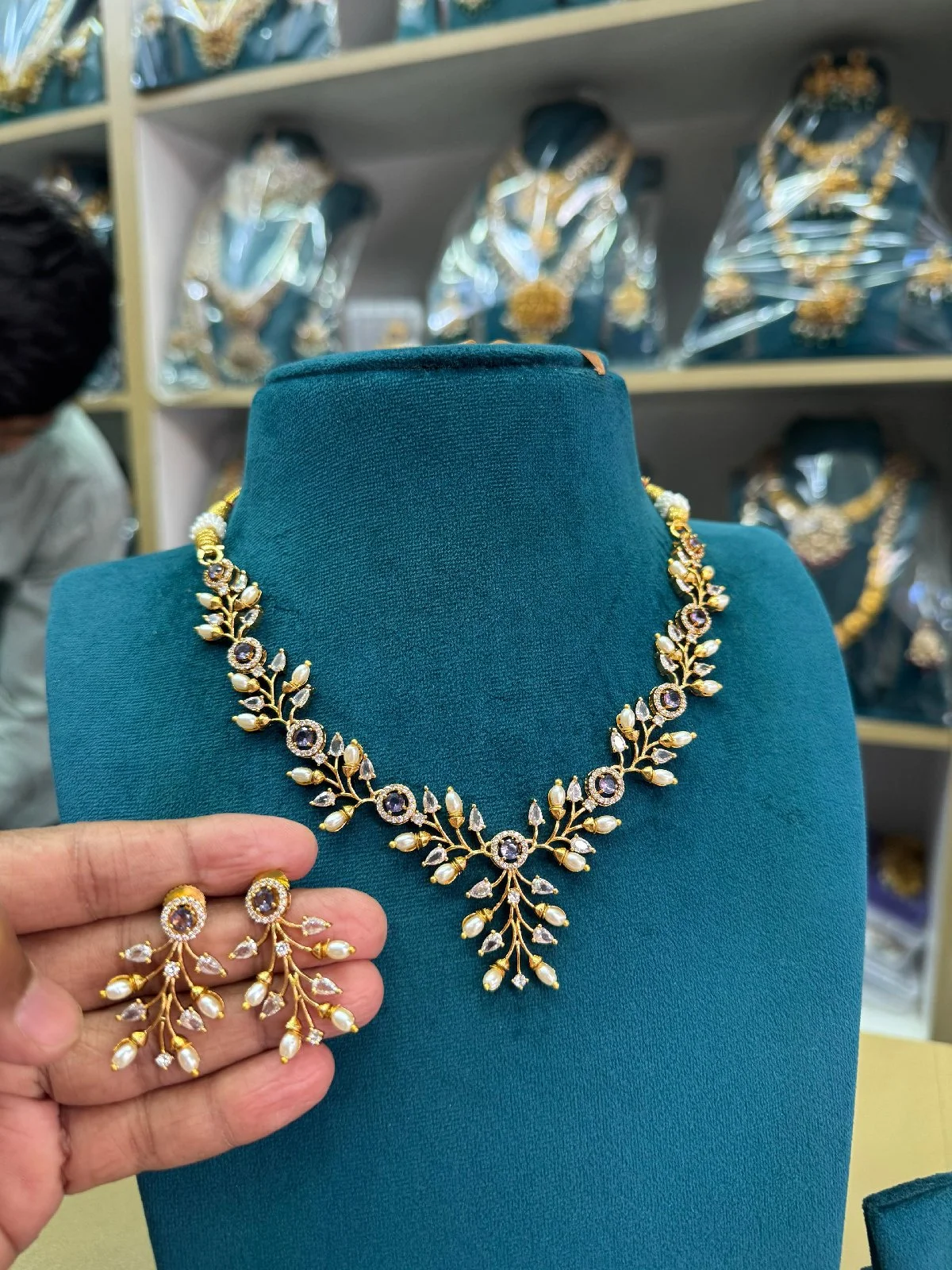 neck set thumbnail 2