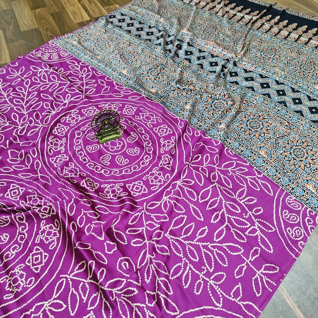 Bandhani Print Saree with Traditional Border thumbnail 2