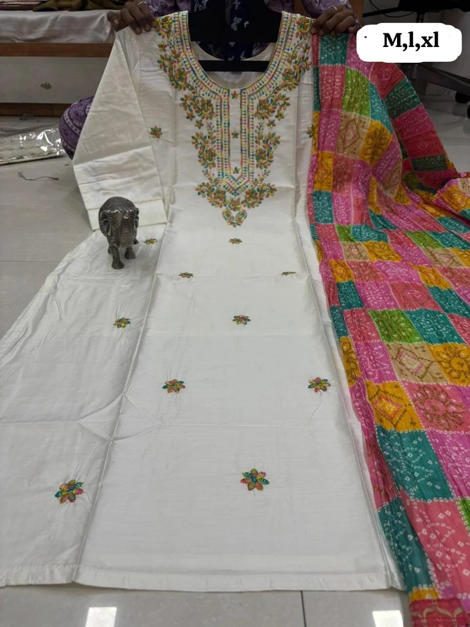 Kurta with Printed Dupatta thumbnail 2