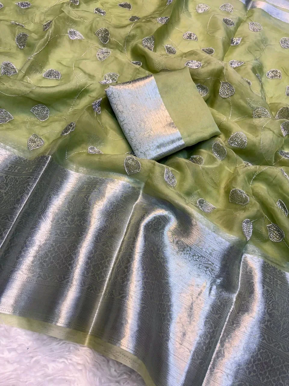 Kanchipuram Organza Saree with Silver Zari Leaf Embroidery and Rich Border 4