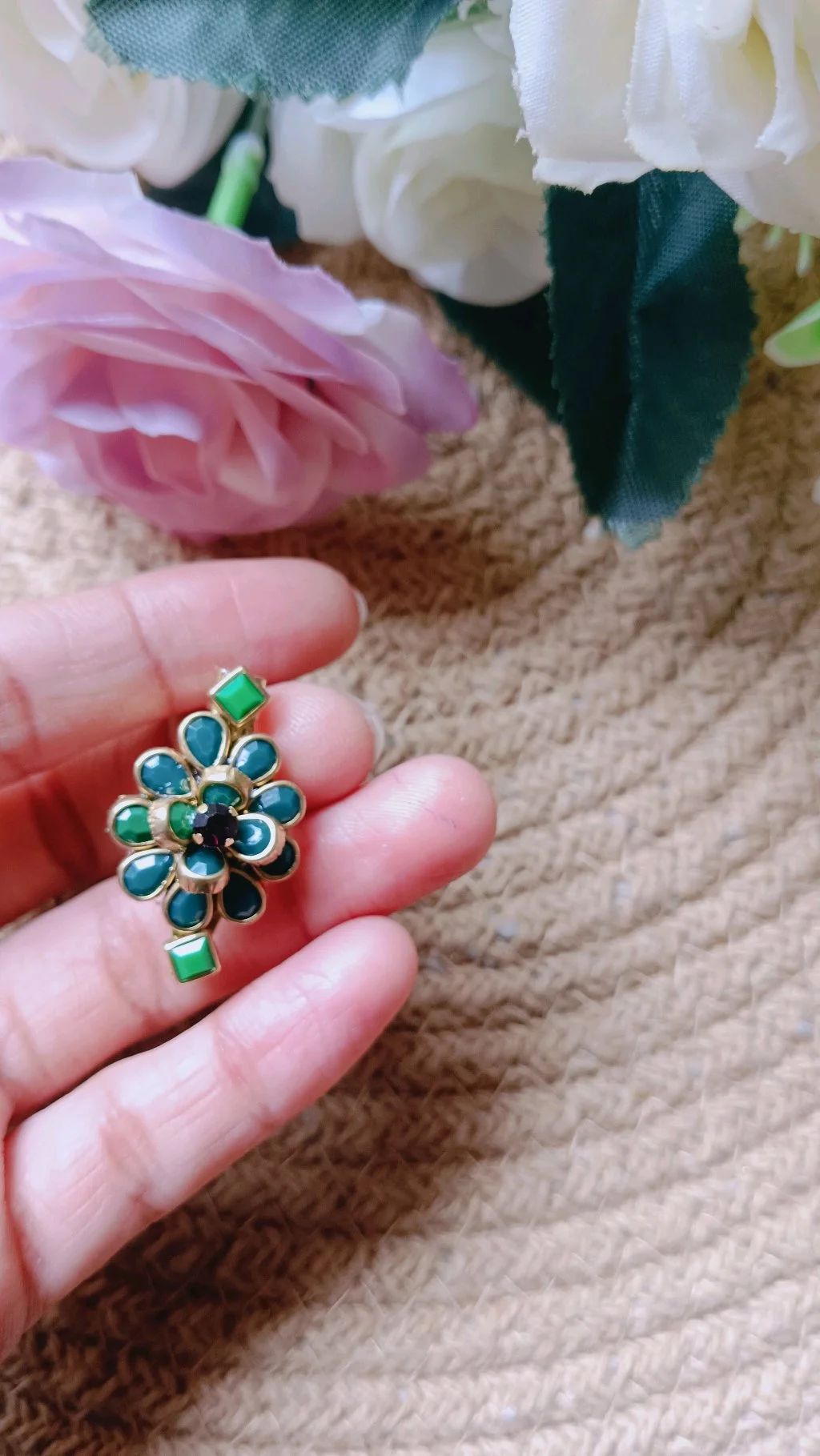 Green Floral Stone Saree Brooch Pin