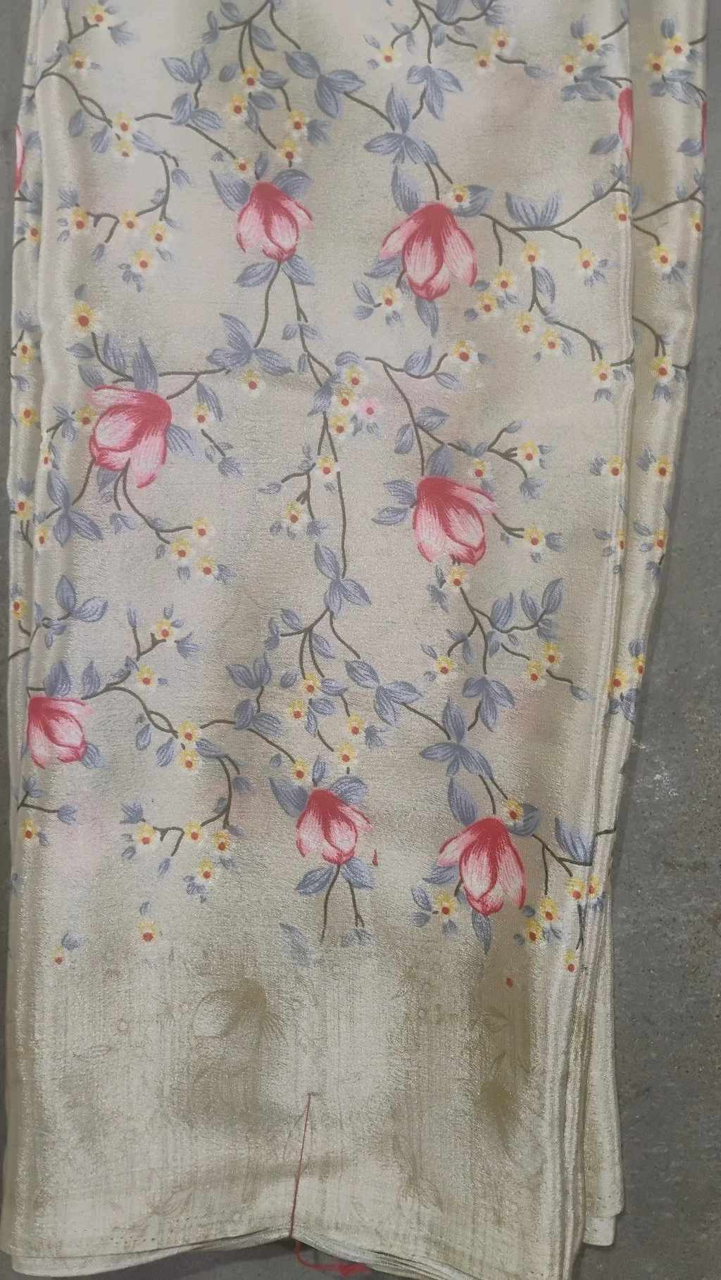 Beige Floral Print Silk Blend Saree , Blouse Part :Same As Saree thumbnail 3