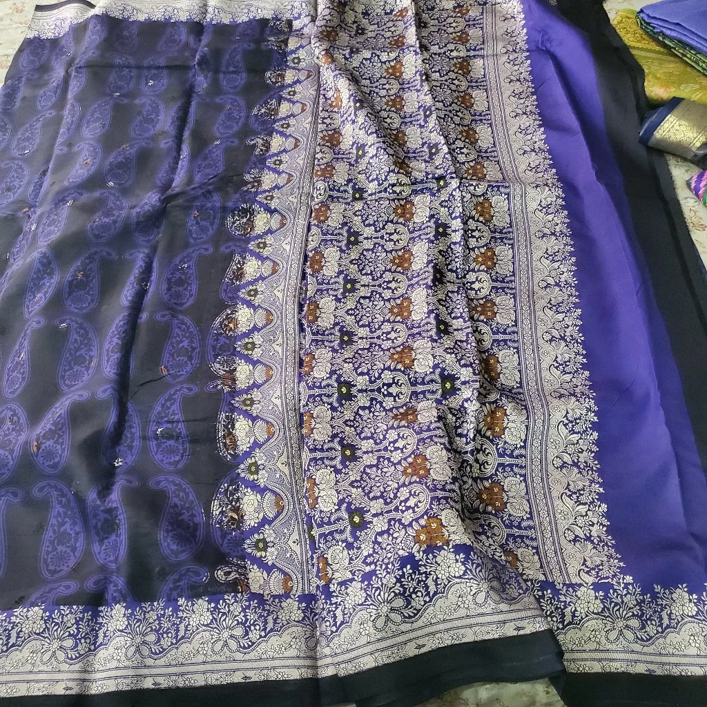 Dark Black Paisley Pure Silk Saree with Silver  Thread Border 3