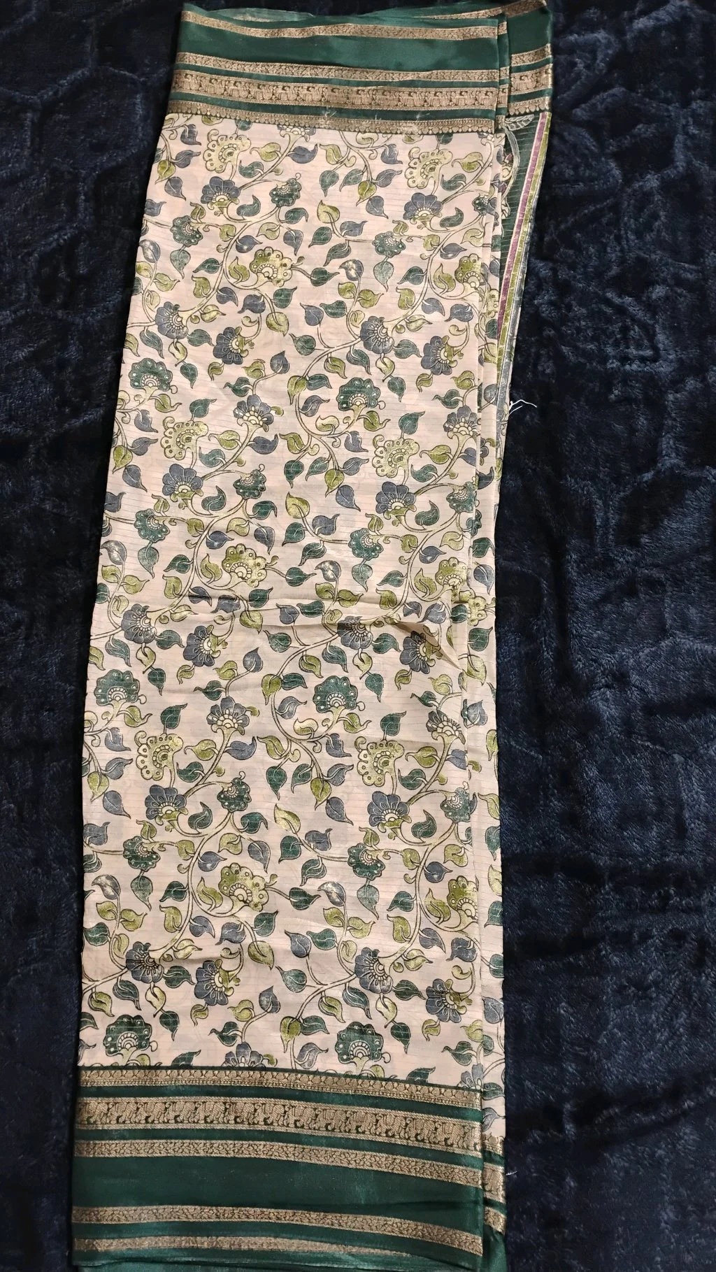 Cream Floral Print Silk Blend Saree with Green Zari Border thumbnail 2