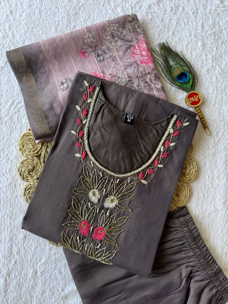 Embroidered Kurti Set with Floral Dupatta thumbnail 6
